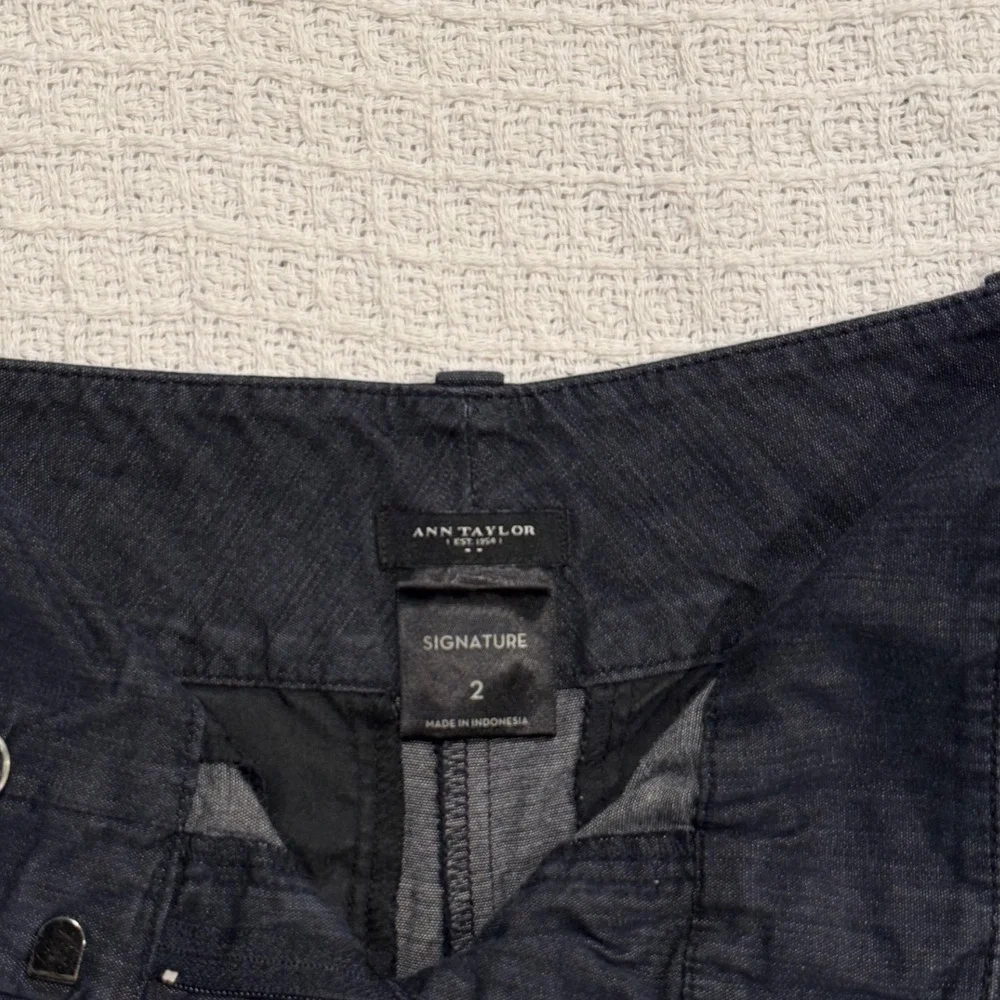 Ann Taylor Signature Dark Wash Denim Shorts Women Size 2 Button Fly‎ Belt Loops